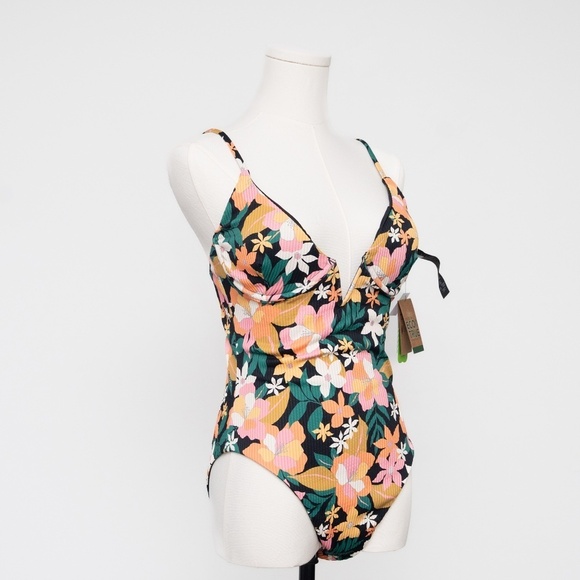 Volcom. Women's Had Me At Aloha One Piece Swimsuit. - Picture 10 of 13